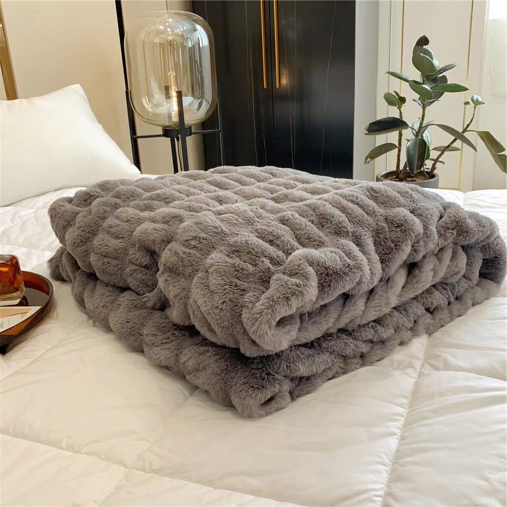 Find your perfect mink blanket: explore our range